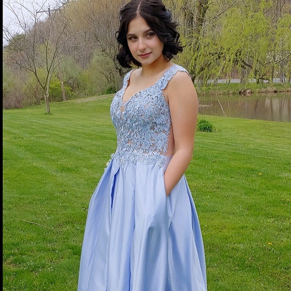 Hi, I’m Izzy!! 🌈 - Picture 3 of 3